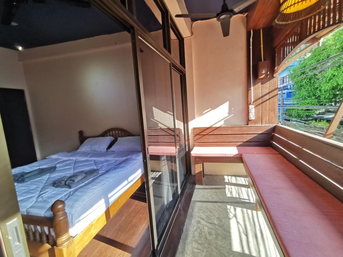 ホテル Madera House チエンマイ エクステリア 写真