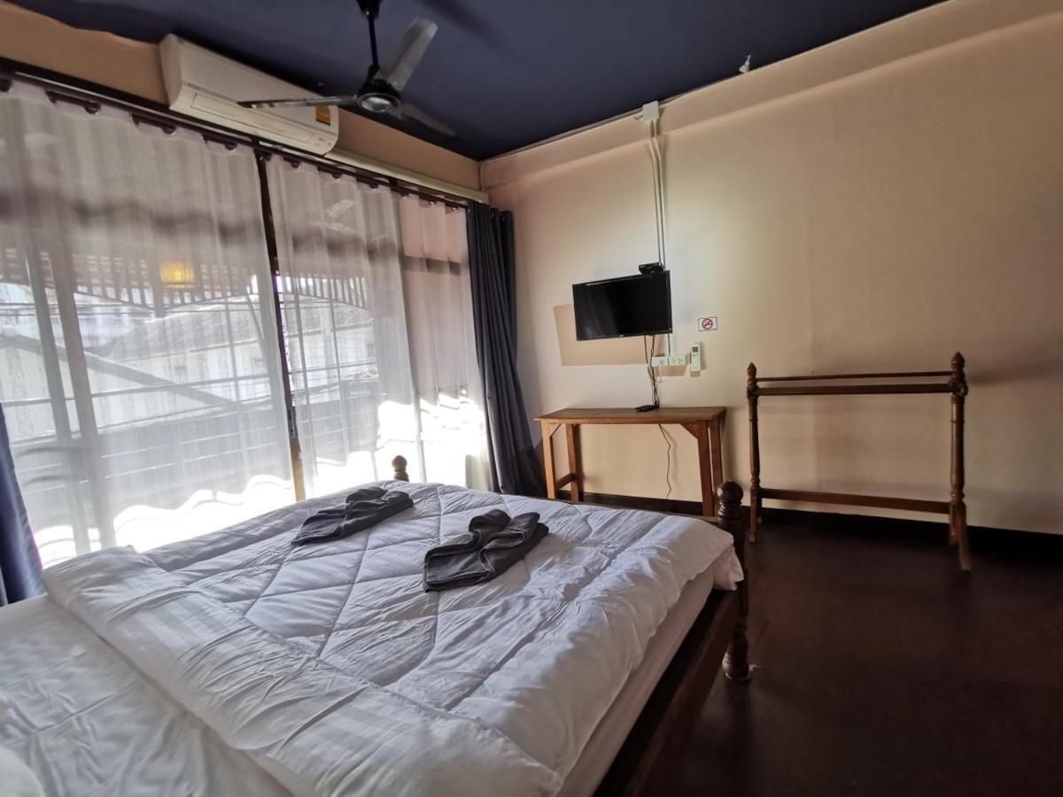 ホテル Madera House チエンマイ エクステリア 写真