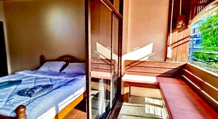 ホテル Madera House チエンマイ エクステリア 写真