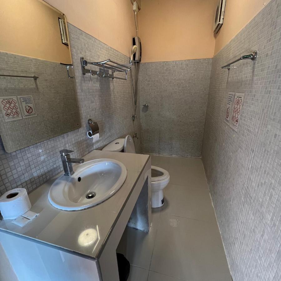 ホテル Madera House チエンマイ エクステリア 写真