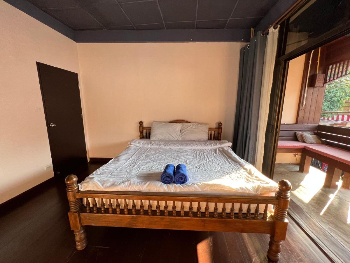 ホテル Madera House チエンマイ エクステリア 写真