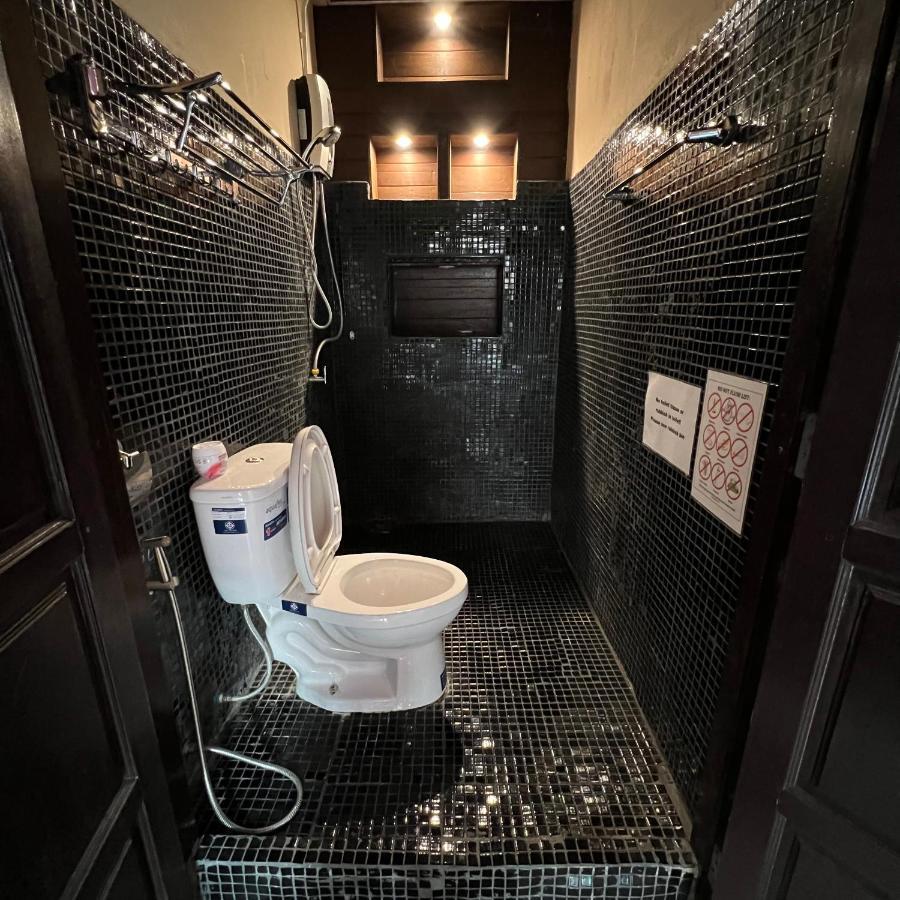 ホテル Madera House チエンマイ エクステリア 写真