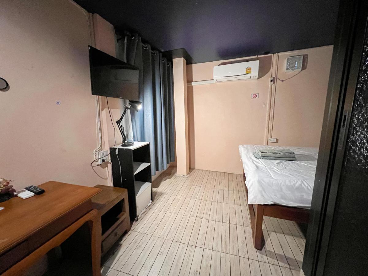 ホテル Madera House チエンマイ エクステリア 写真